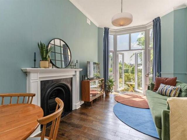 Flat for sale in Twickenham, Greater London