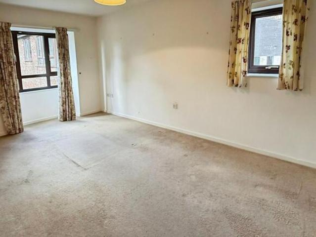 Flat for sale in Oadby, Leicestershire