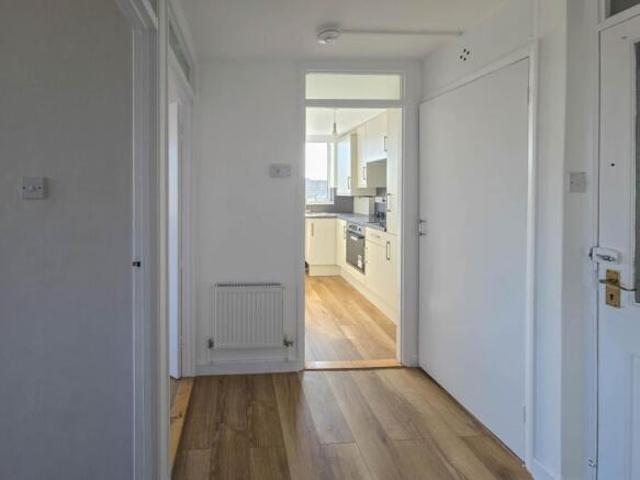 Flat for sale in The Bridge, Kent