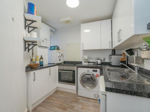 Flat for sale in Stafford Road allotments, Greater London