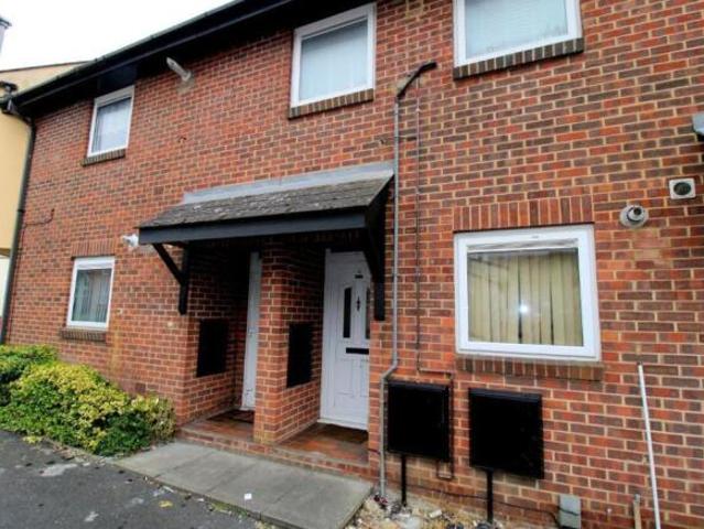 Flat for sale in Luton