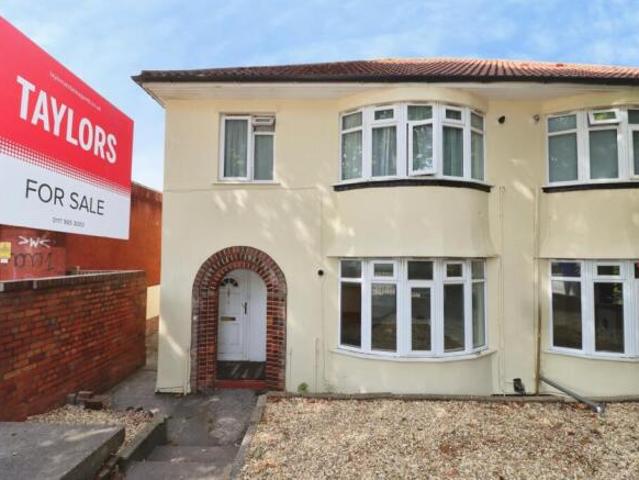 Flat for sale in Kingswood, South Gloucestershire