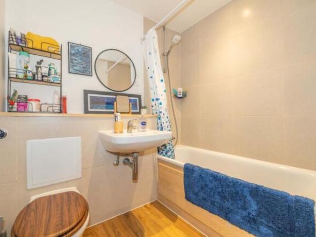 Flat for sale in The King's Mile, The Bridge