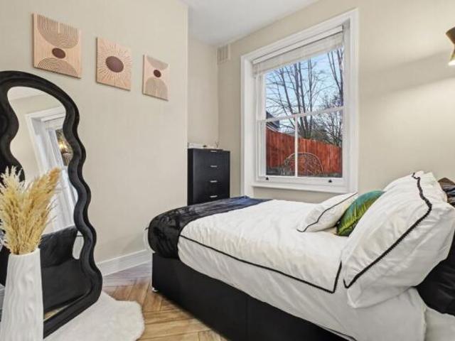 Flat for sale in Cat Hill