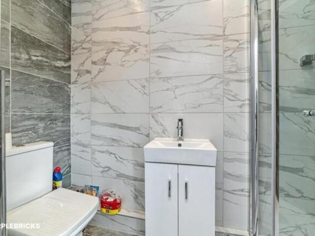 Flat for sale in Basingstoke, Basingstoke and Deane