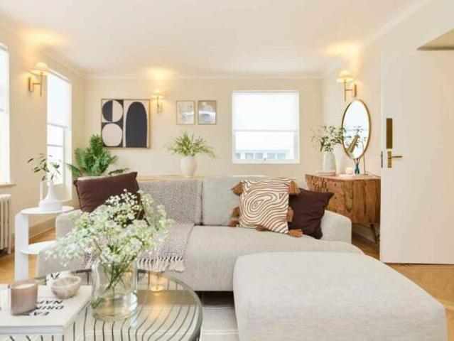 Flat for sale in Cat Hill