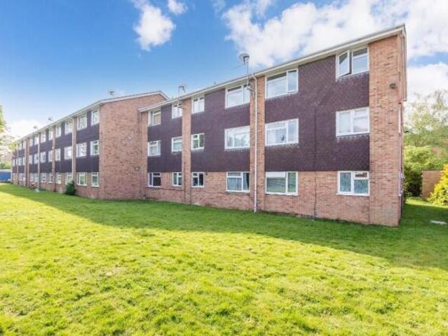 Flat for sale in Slough