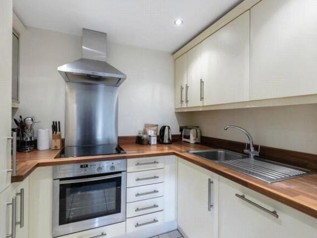 Flat for sale in Hampshire