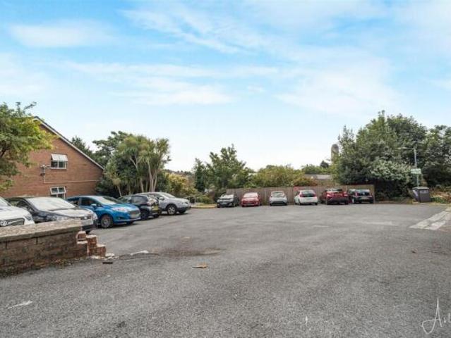 Flat for sale in SA1 Swansea Waterfront, Swansea