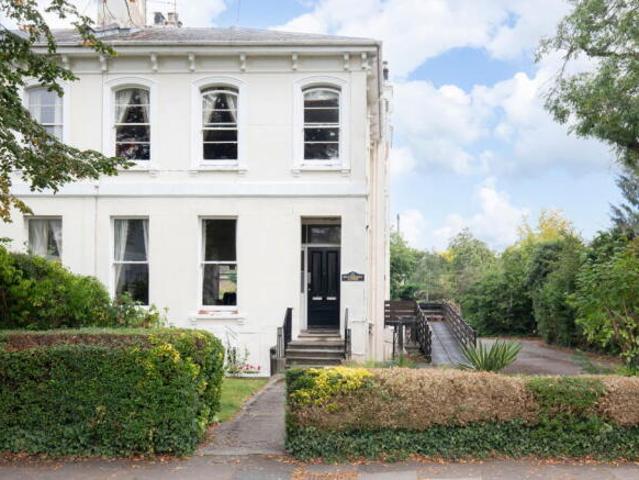 Flat for sale in Golden Valley, Gloucestershire
