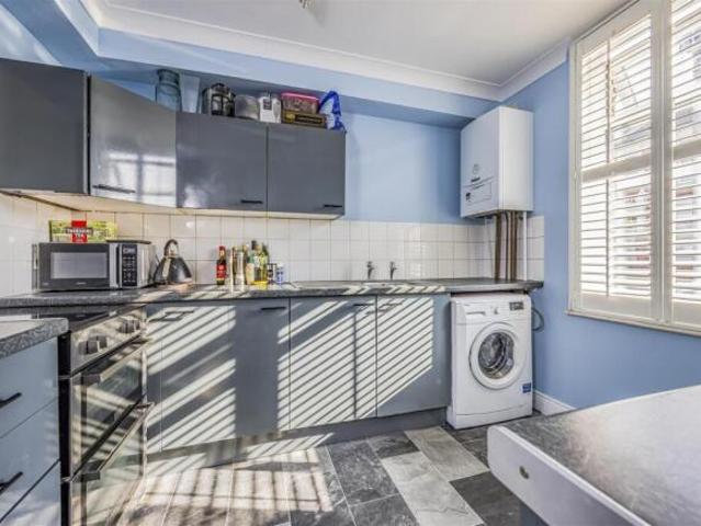 Flat for sale in Kingston, Baffins