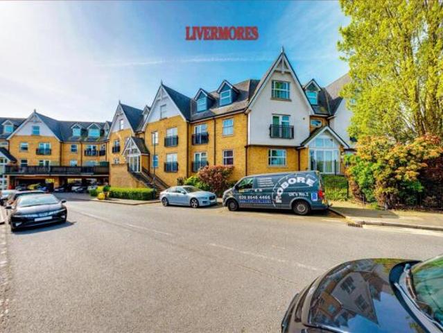 Flat for sale in Crayford, Greater London