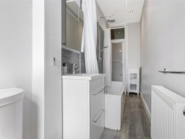 Flat for sale in Shawlands, Scotland