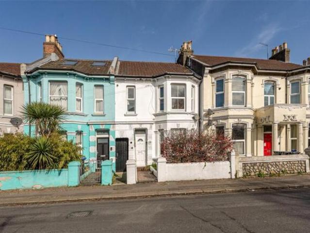 Flat for sale in Worthing, West Sussex