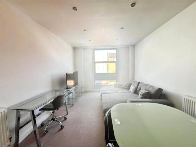Flat for sale in Milverton, Green Close