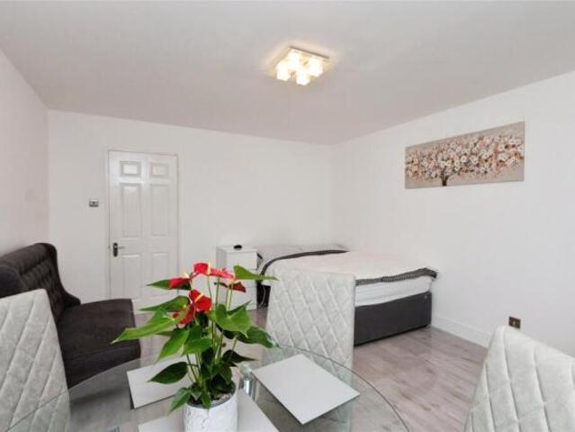 Flat for sale in Priest Down, Hampshire