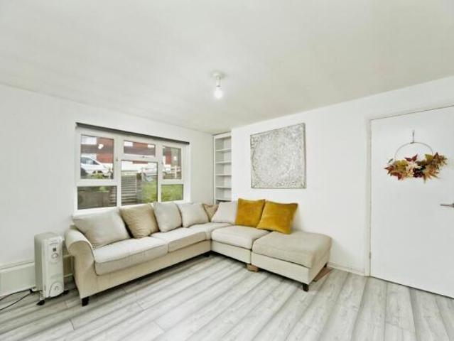 Flat for sale in Cat Hill
