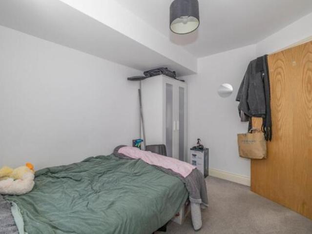 Flat for sale in The Bridge, Kent