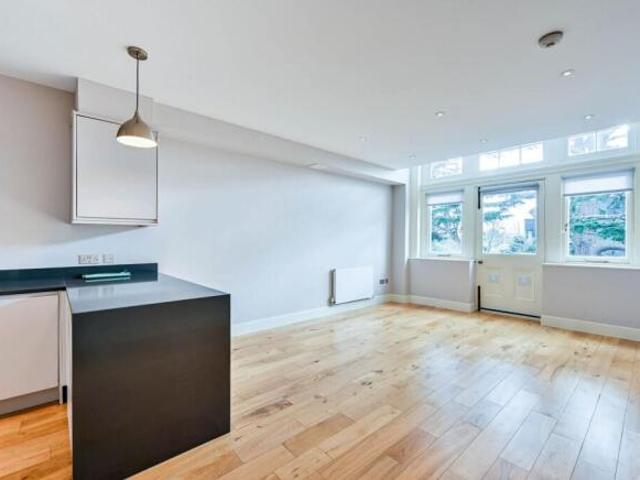 Flat for sale in Kingston Vale, Greater London