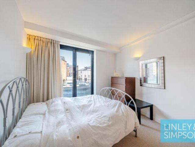 Flat for sale in West Yorkshire