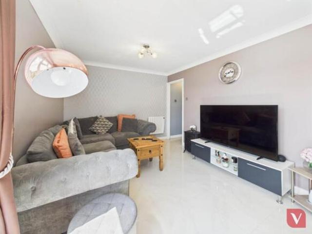 Flat for sale in Spring Park, Luton