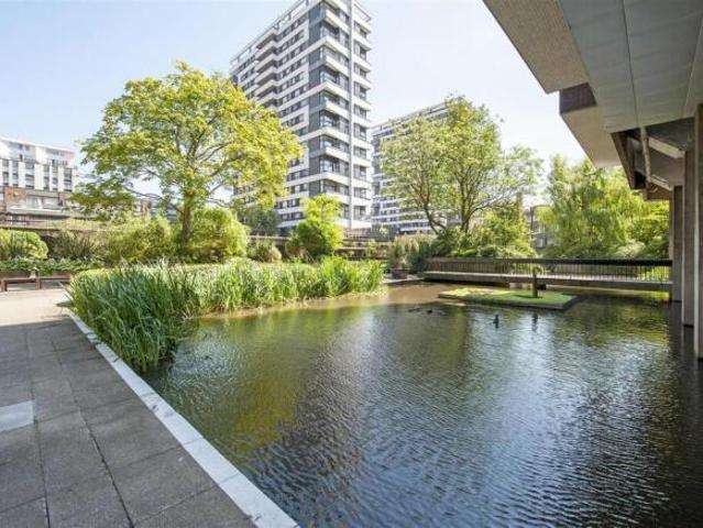 Flat for sale in Cat Hill, England