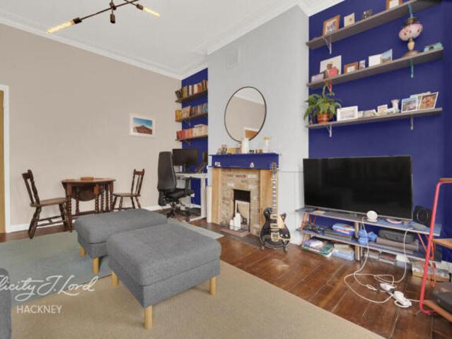 Flat for sale in Cat Hill, England