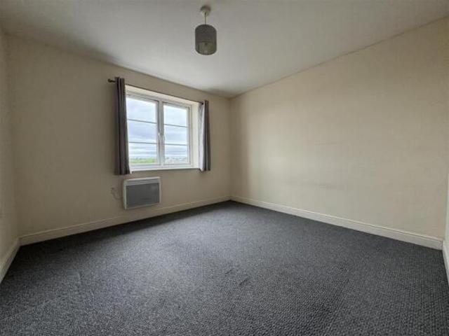 Flat for sale in Cricklade, Wiltshire