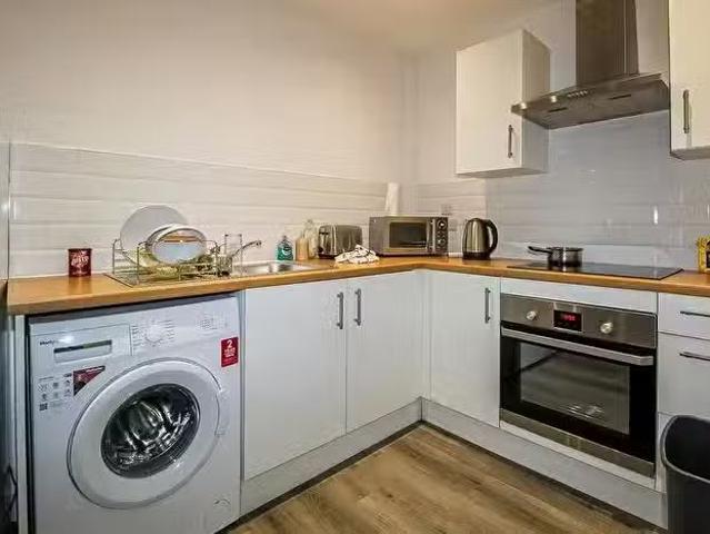 House for sale in Outwood