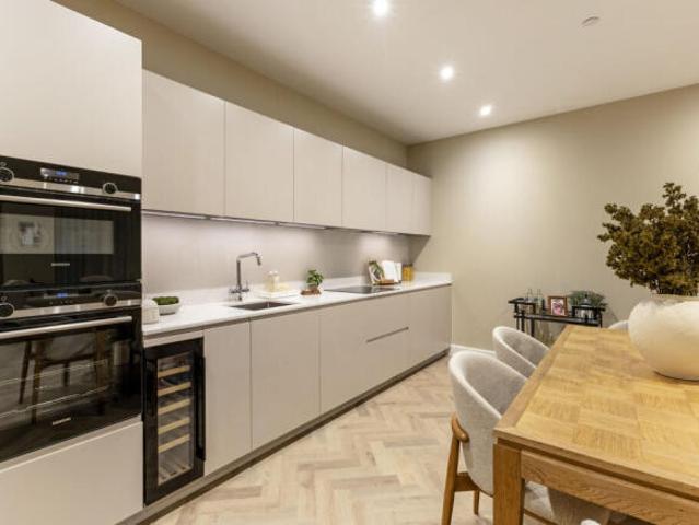 Flat for sale in Wimbledon, Greater London