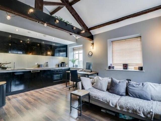 Flat for sale in West Yorkshire