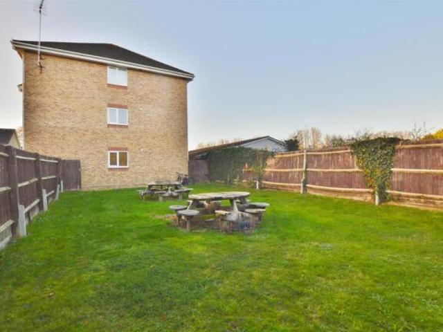 Flat for sale in Slough