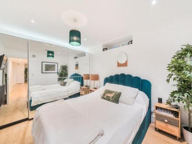 Flat for sale in Putney, Greater London