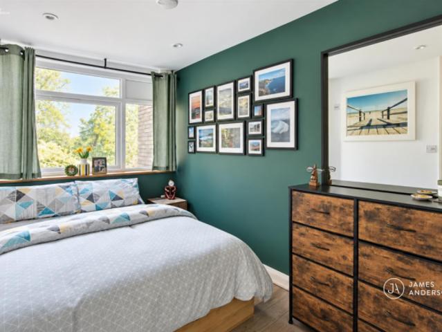 Flat for sale in London Borough of Wandsworth, Greater London