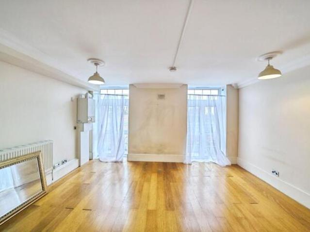 Flat for sale in Cat Hill