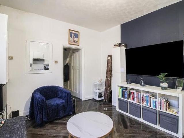 Flat for sale in Alton Barnes, Essex