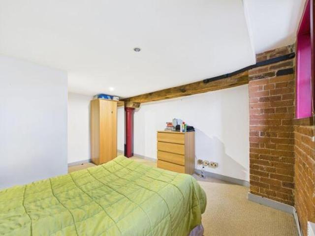 Flat for sale in Gloucester, Gloucestershire