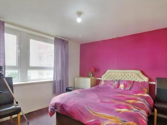 House for sale in Belle Isle, West Yorkshire