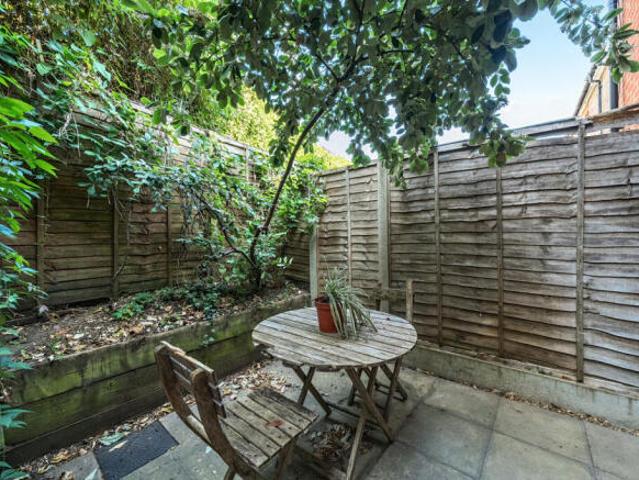 Flat for sale in Guildford, Surrey