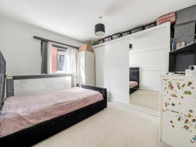 Flat for sale in Guildford Park, Guildford