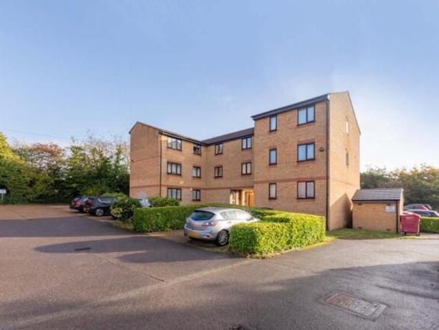 Flat for sale in Slough