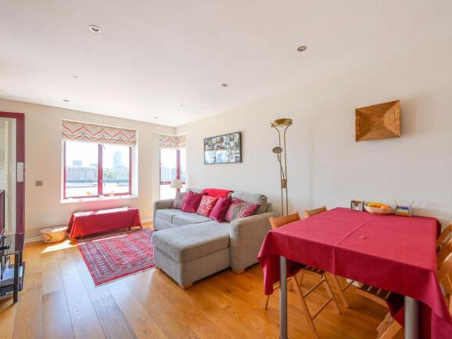 Flat for sale in Wapping, Greater London
