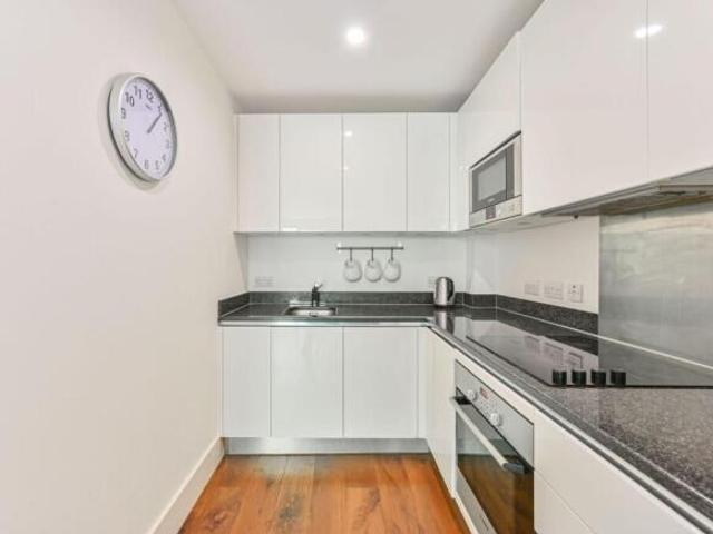 Flat for sale in Woolwich, Greater London