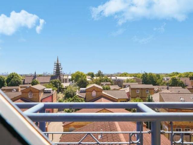 Flat for sale in London Borough of Islington, Greater London