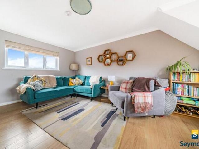 Flat for sale in Charlotteville, Guildford