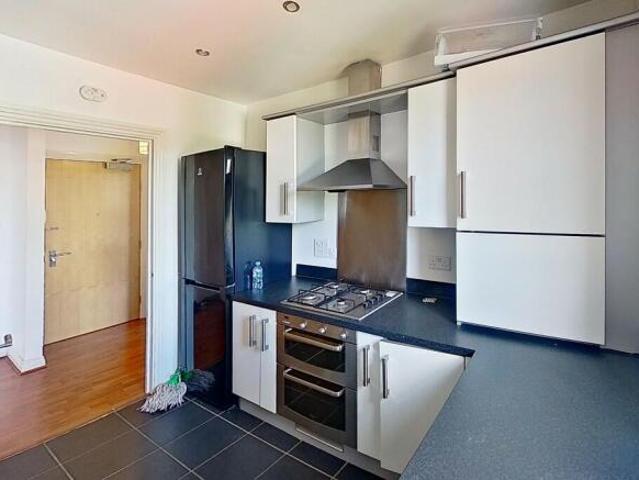 Flat for sale in Pinfold, Leicestershire