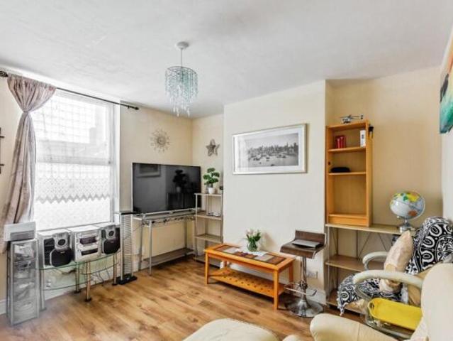 Flat for sale in Northampton, Northamptonshire