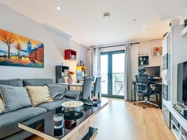 House for sale in West Byfleet, Woking