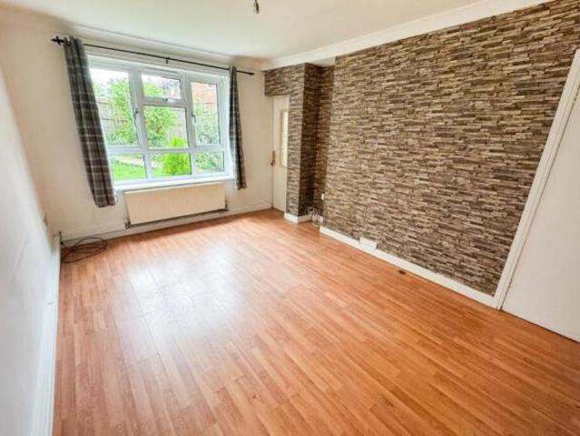 Flat for sale in Roundhay, West Yorkshire