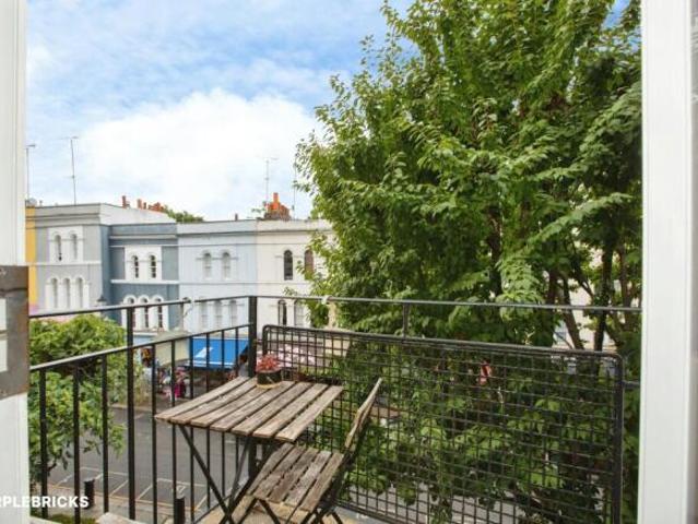 Flat for sale in Cat Hill